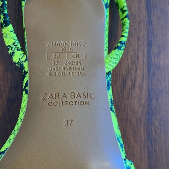 NWOT Zara Basic Collection size 37 US 6.5 snake skin open toed 2” heels - Picture 5 of 7